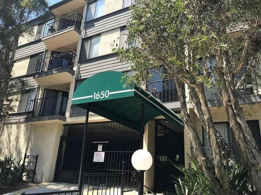 Chic Condo Steps From Petco Park San Diego Exteriör bild