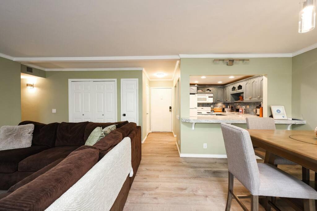 Chic Condo Steps From Petco Park San Diego Exteriör bild