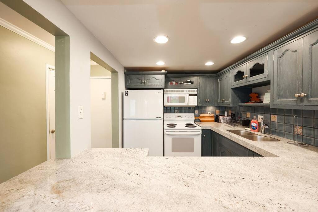 Chic Condo Steps From Petco Park San Diego Exteriör bild