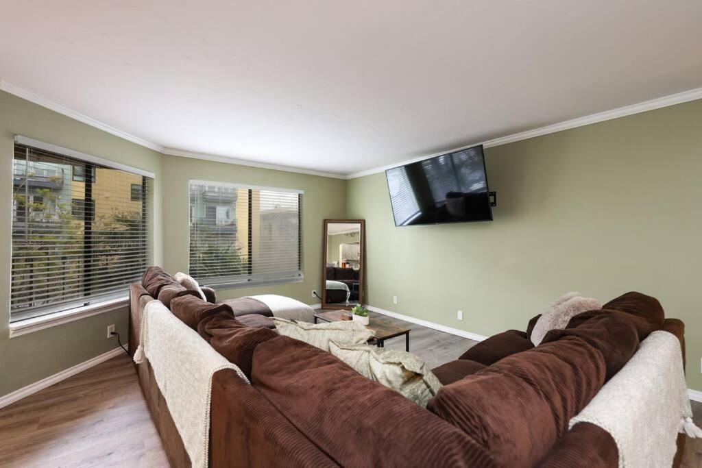 Chic Condo Steps From Petco Park San Diego Exteriör bild