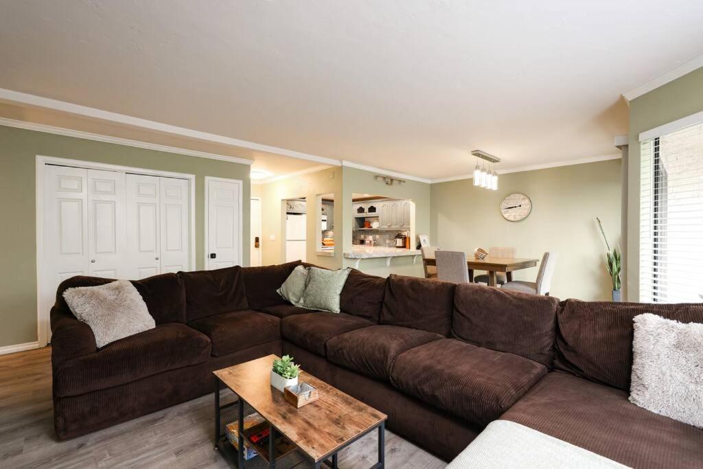 Chic Condo Steps From Petco Park San Diego Exteriör bild